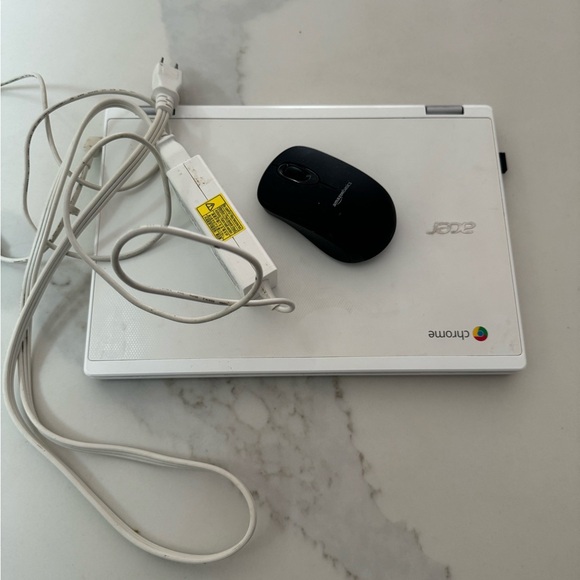 Chrome book laptop with touch screen - Picture 4 of 4